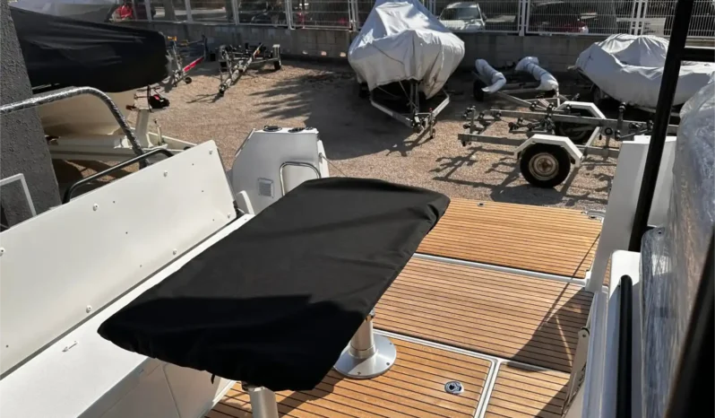 FLYER 9 SUNDECK – STOCK full