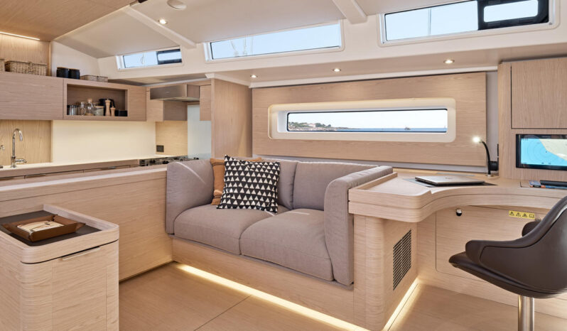 Oceanis Yacht 60 STOCK full