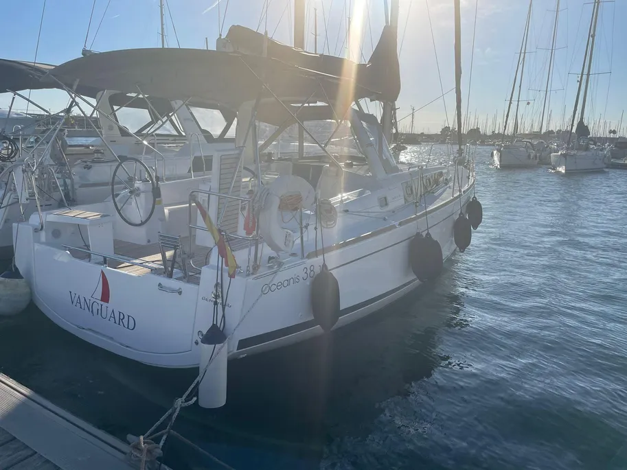 Oceanis 38.1 – REF 005T