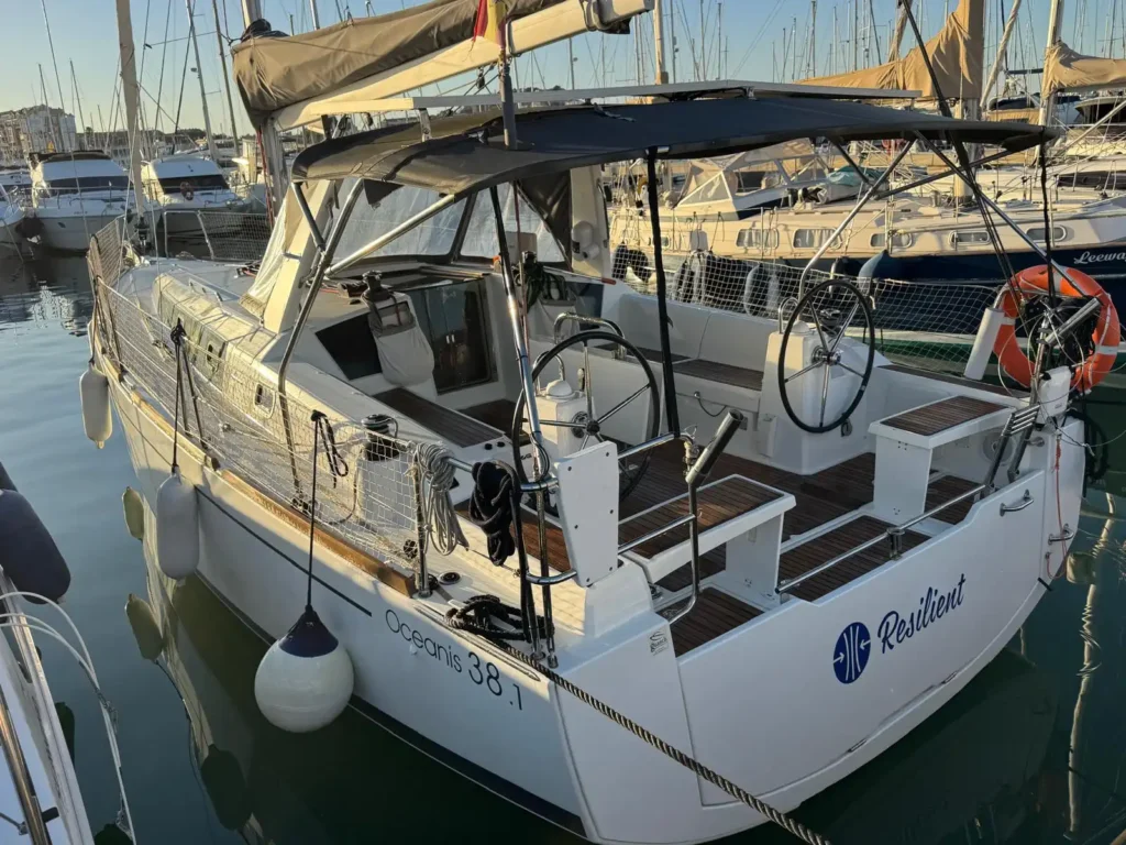 Oceanis 38.1 – REF 011T