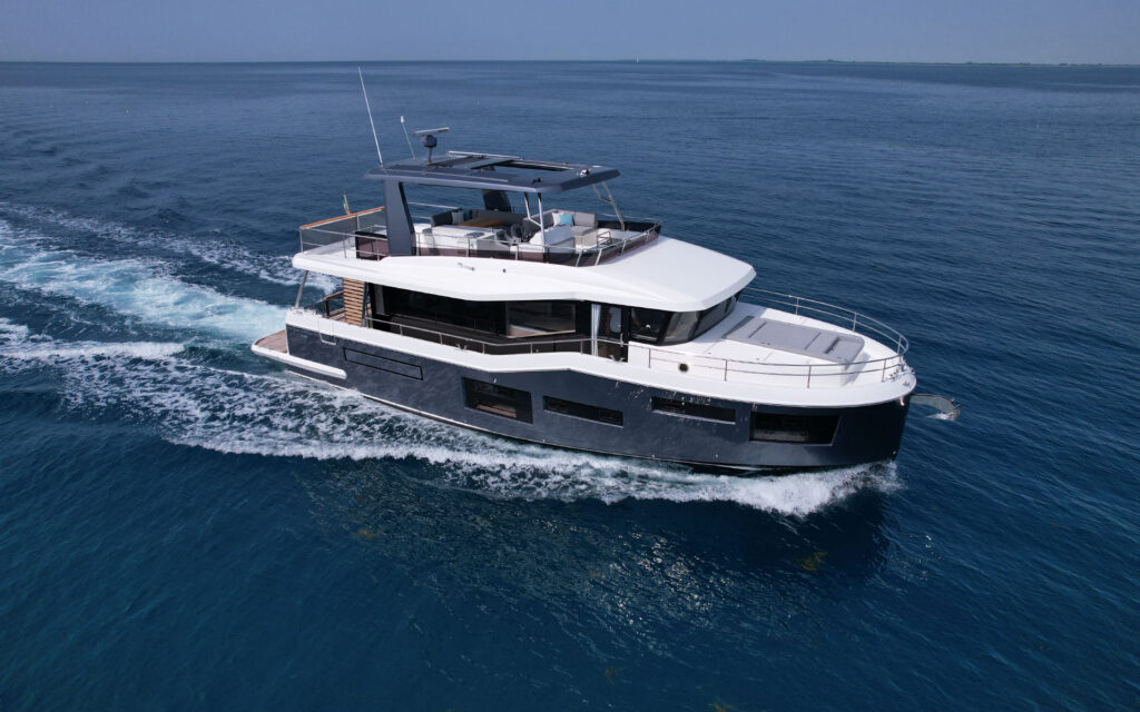 Grand Trawler 63 - NUEVO