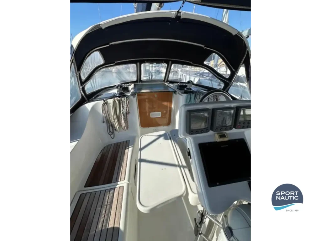 Oceanis Clipper 393 – REF 033T