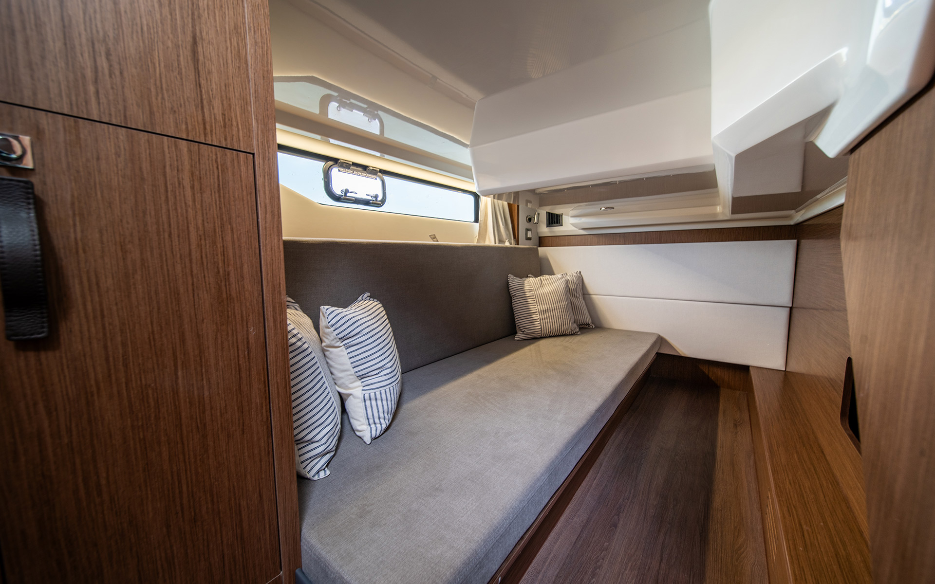 antares-12-coupe-interior-01