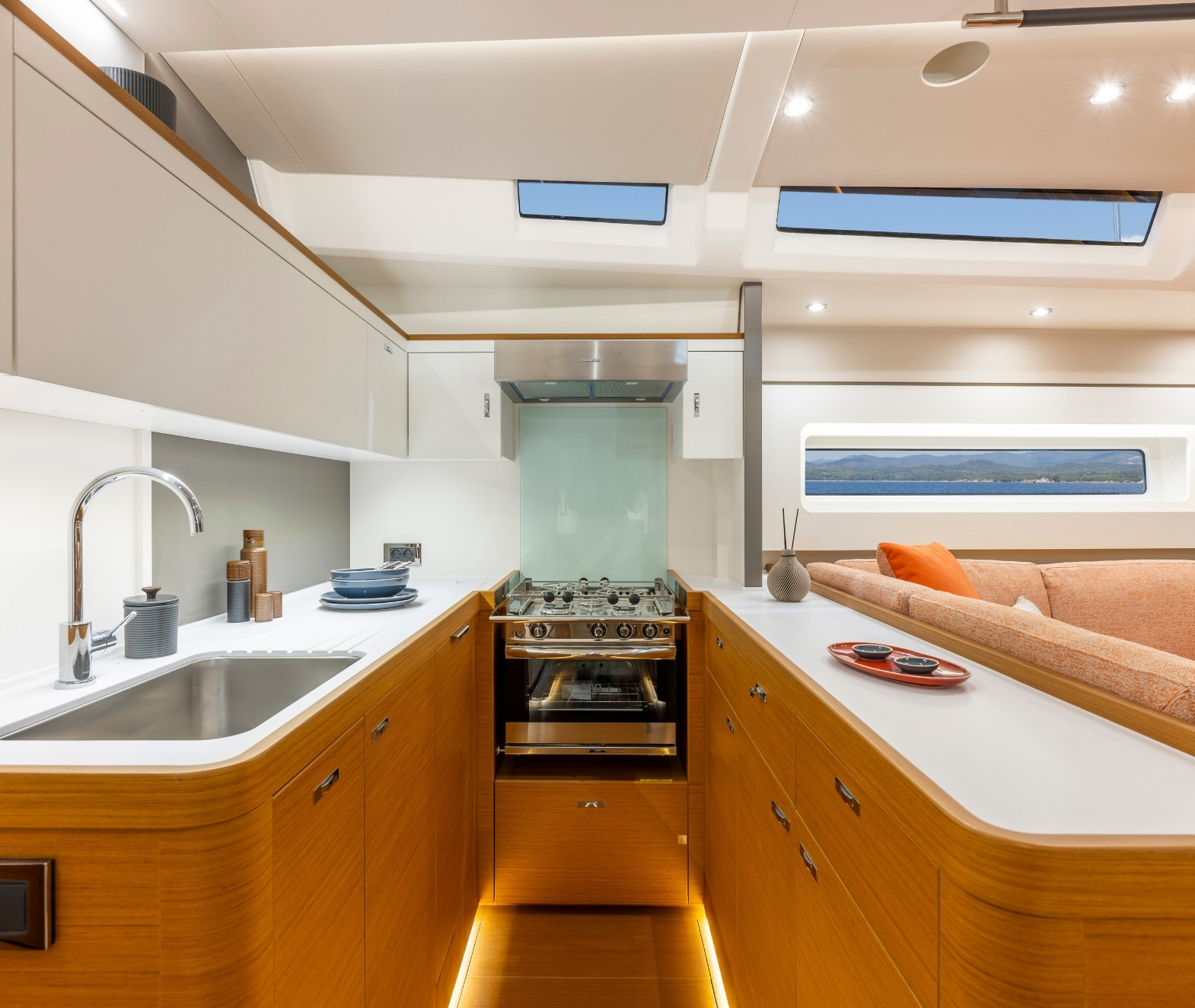 BENETEAU-SAILBOAT-FIRST-60-INTERIOR-DESIGN-02