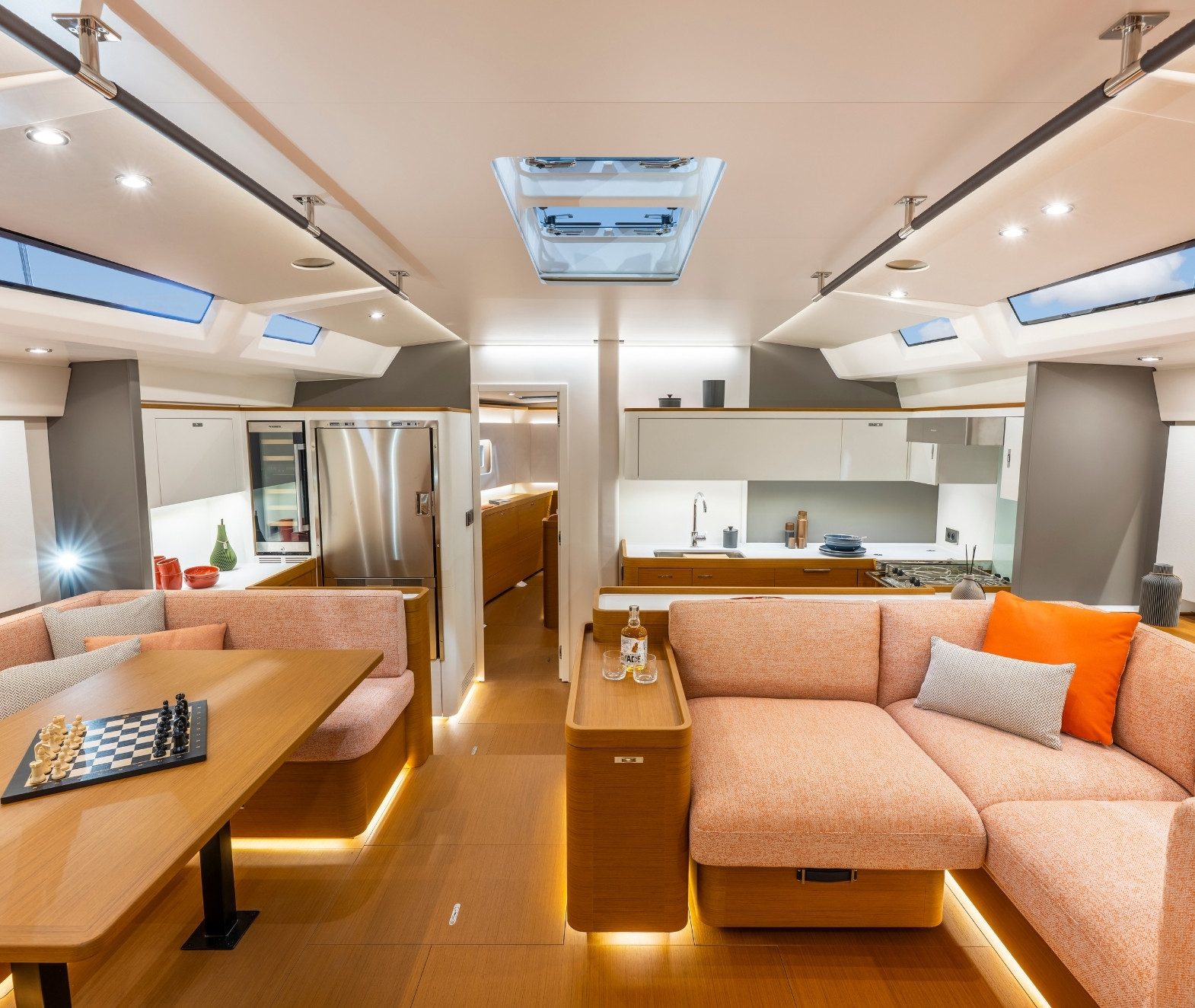 BENETEAU-SAILBOAT-FIRST-60-INTERIOR-DESIGN-04