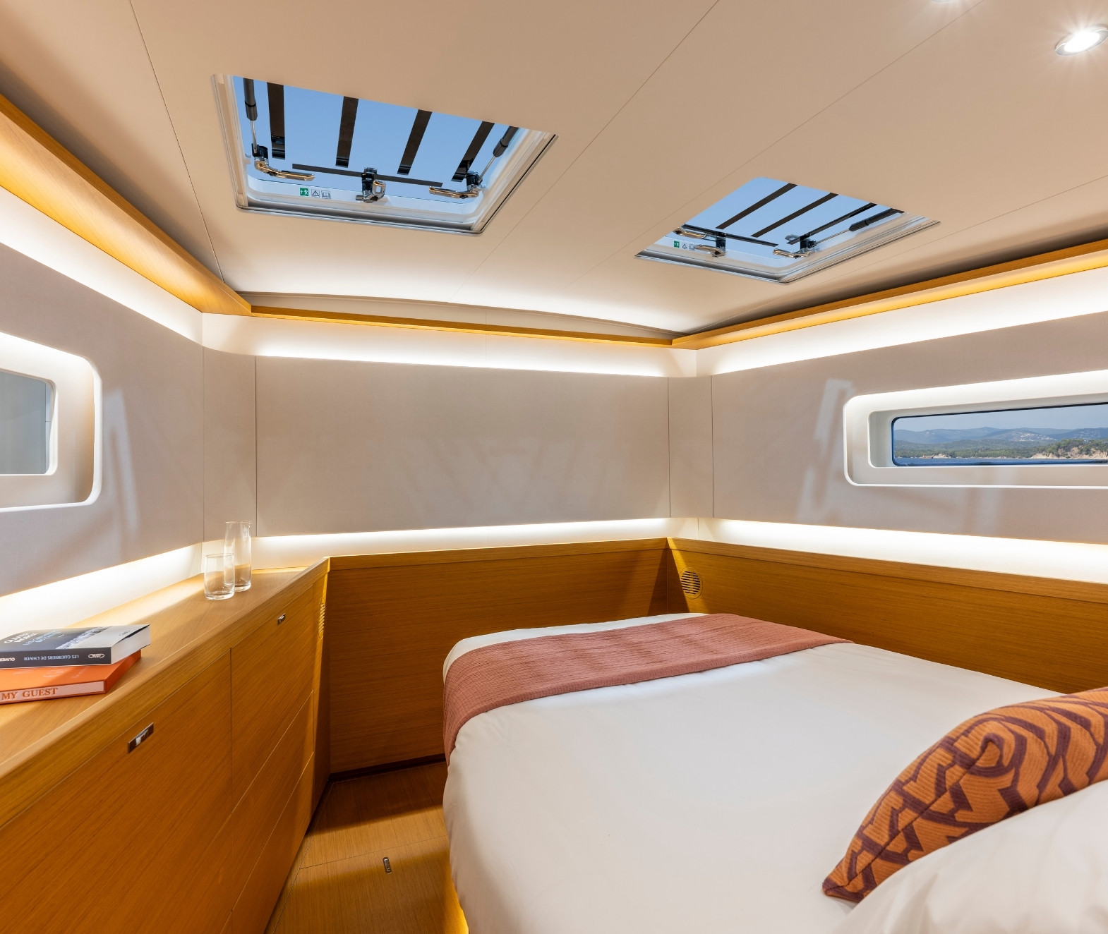 BENETEAU-SAILBOAT-FIRST-60-INTERIOR-DESIGN-12