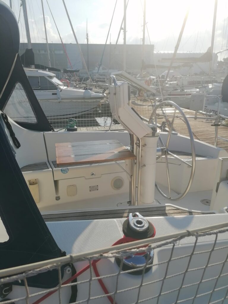 Oceanis Clipper 323 - REF 332C