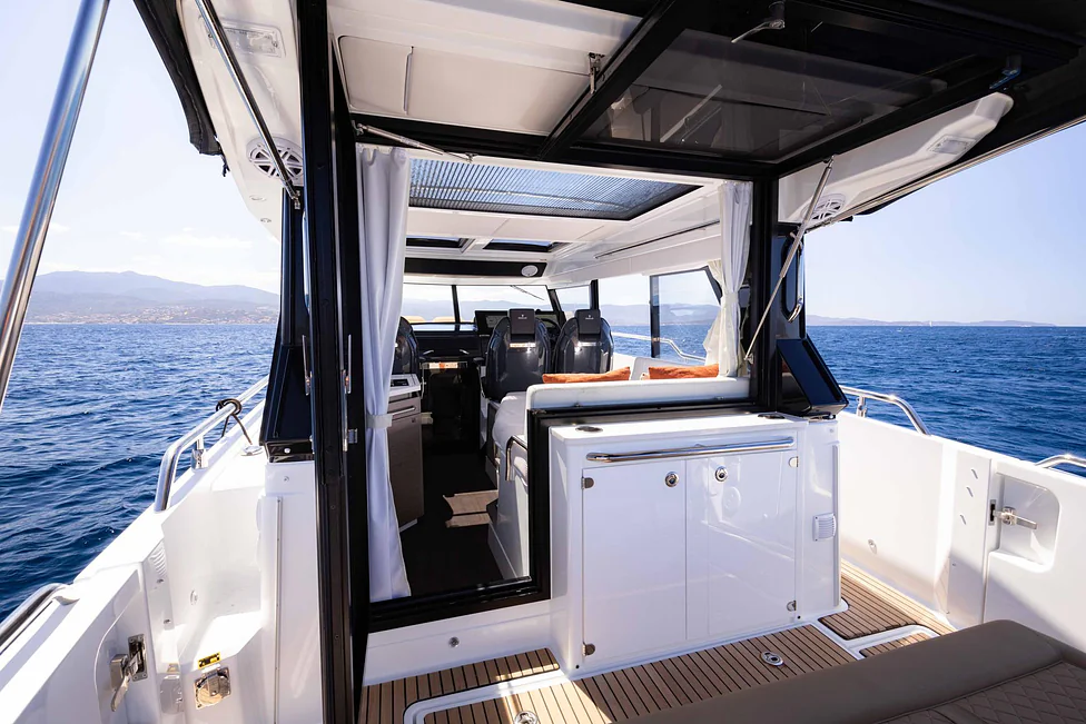 WELLCRAFT_38_EXPLORER_IMG_INT_COCKPIT