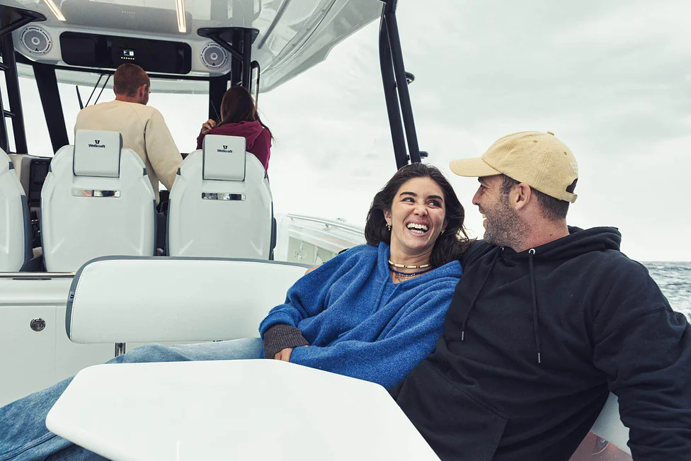 WELLCRAFT_38_T-TOP_IMG_EXT_STILL_AFT_COCKPIT_FRANCE (2)