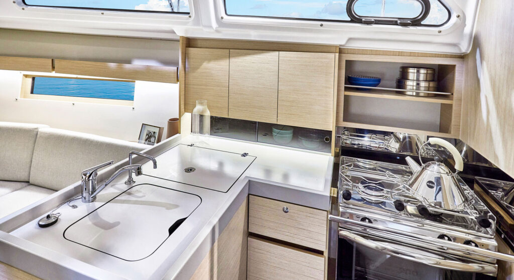 SPORT NAUTIC - Oceanis 34.1_11