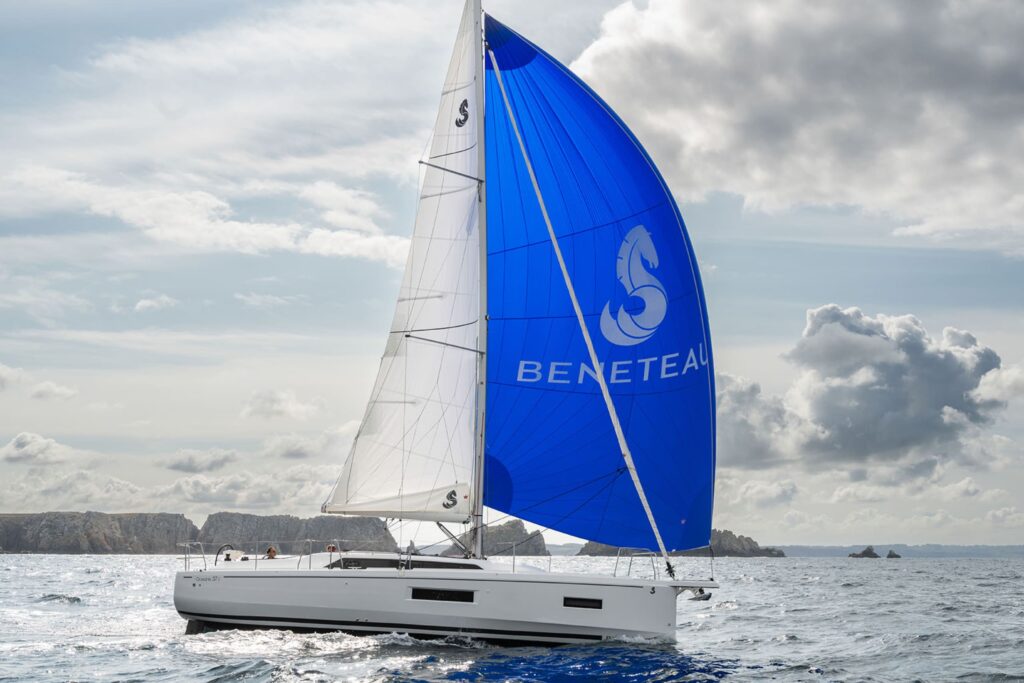 SPORT NAUTIC - Oceanis 37.1_4