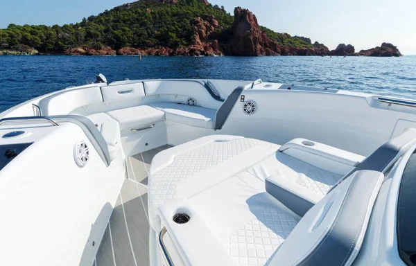 WELLCRAFT_38_T-TOP_IMG_EXT_STILL_BOW_SUNLOUNGE_FRANCE (1)