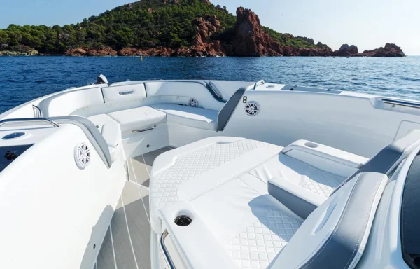 WELLCRAFT_38_T-TOP_IMG_EXT_STILL_BOW_SUNLOUNGE_FRANCE