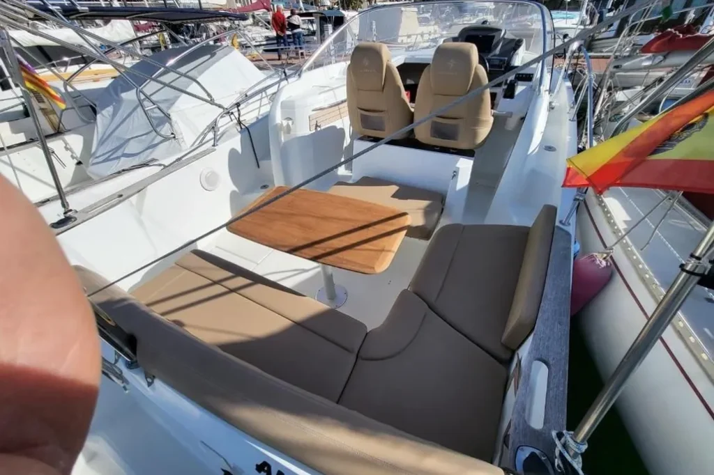 Jeanneau Cap Camarat 8.5WA - REF 056S